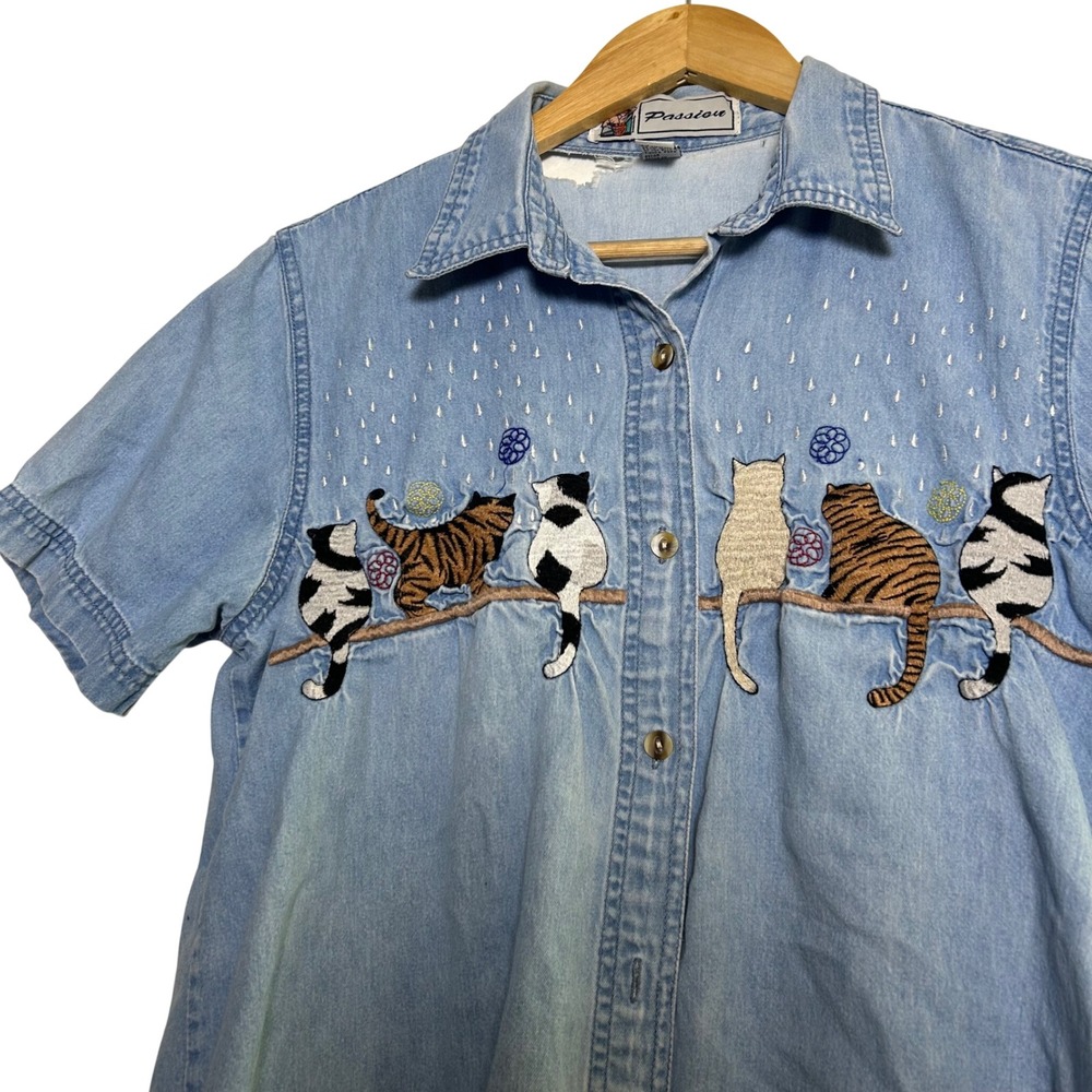 Vintage 90s Cat Embroidered Denim Shirt Blue Short Sleeve